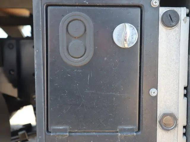 日産アトラス平ボディ小型（2t・3t）[写真13]