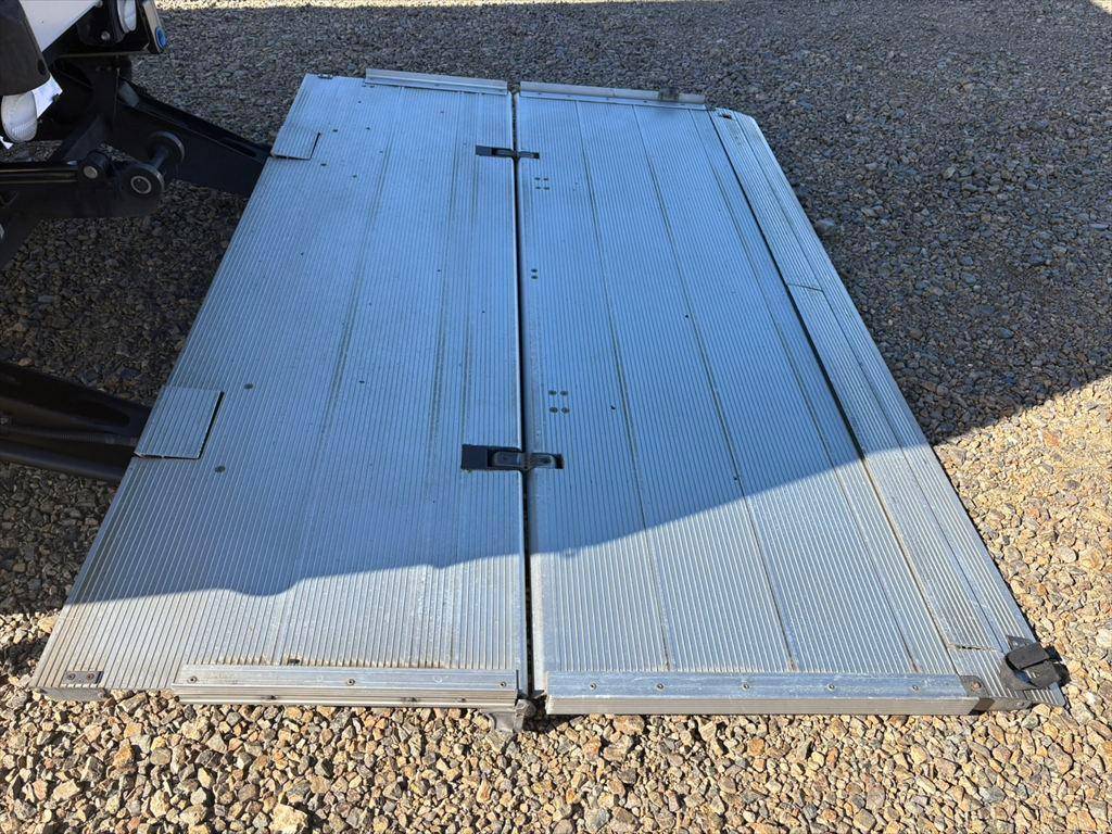 いすゞフォワードアルミウイング中型（4t）[写真12]