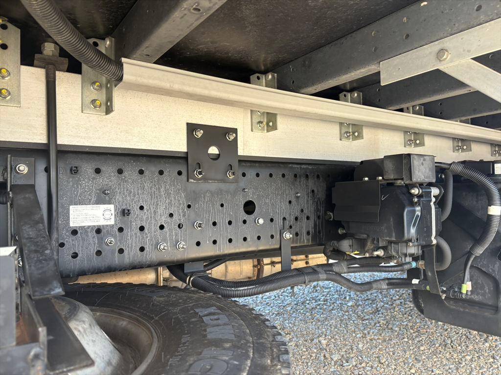 いすゞフォワードアルミウイング中型（4t）[写真14]