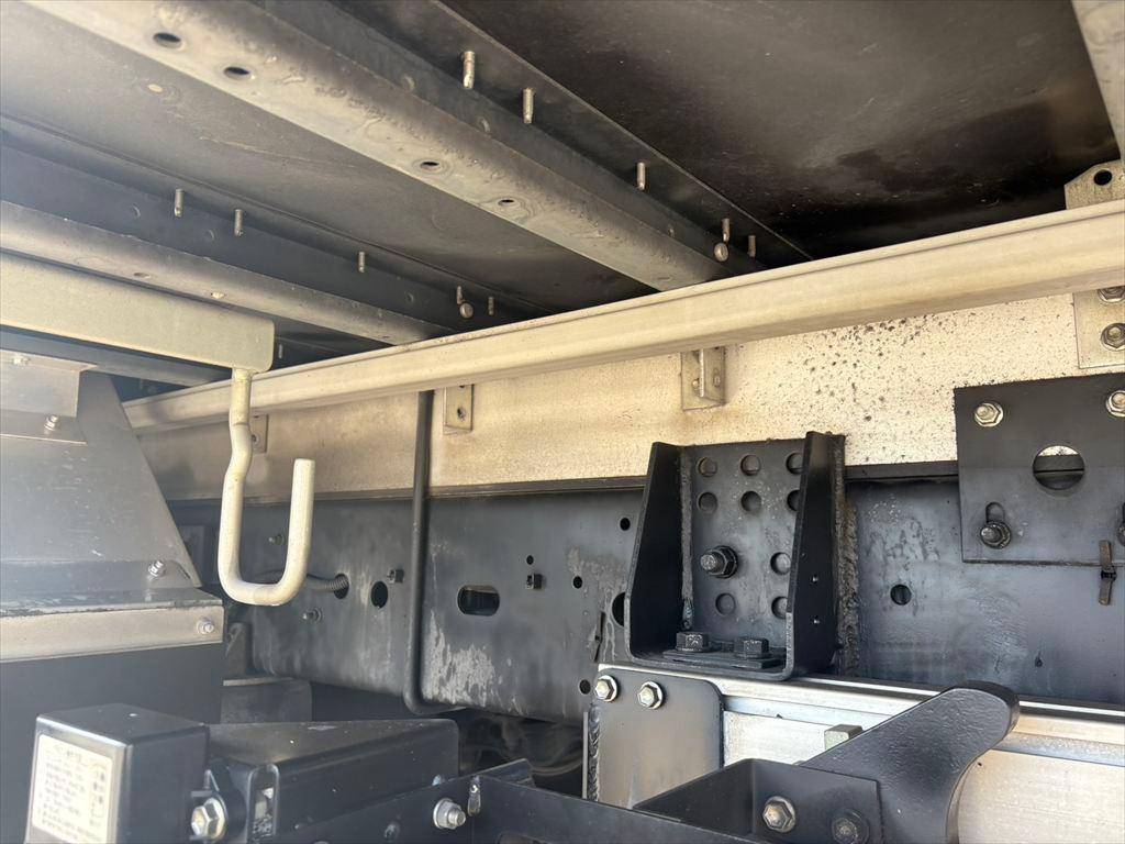 いすゞフォワードアルミウイング中型（4t）[写真15]