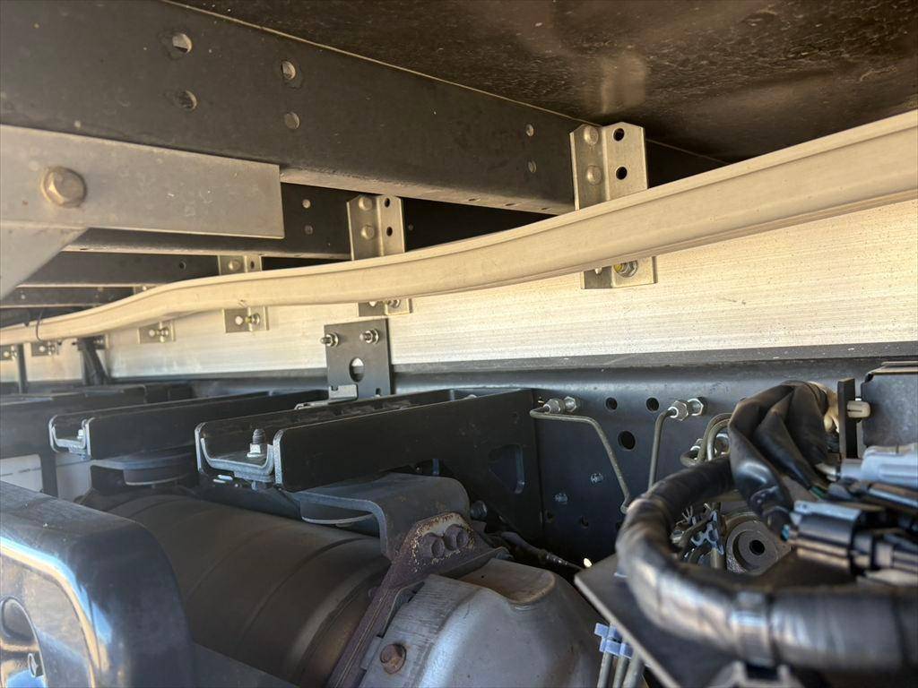 いすゞフォワードアルミウイング中型（4t）[写真16]