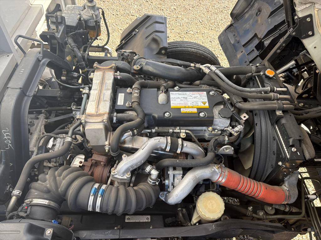 いすゞフォワードアルミウイング中型（4t）[写真20]