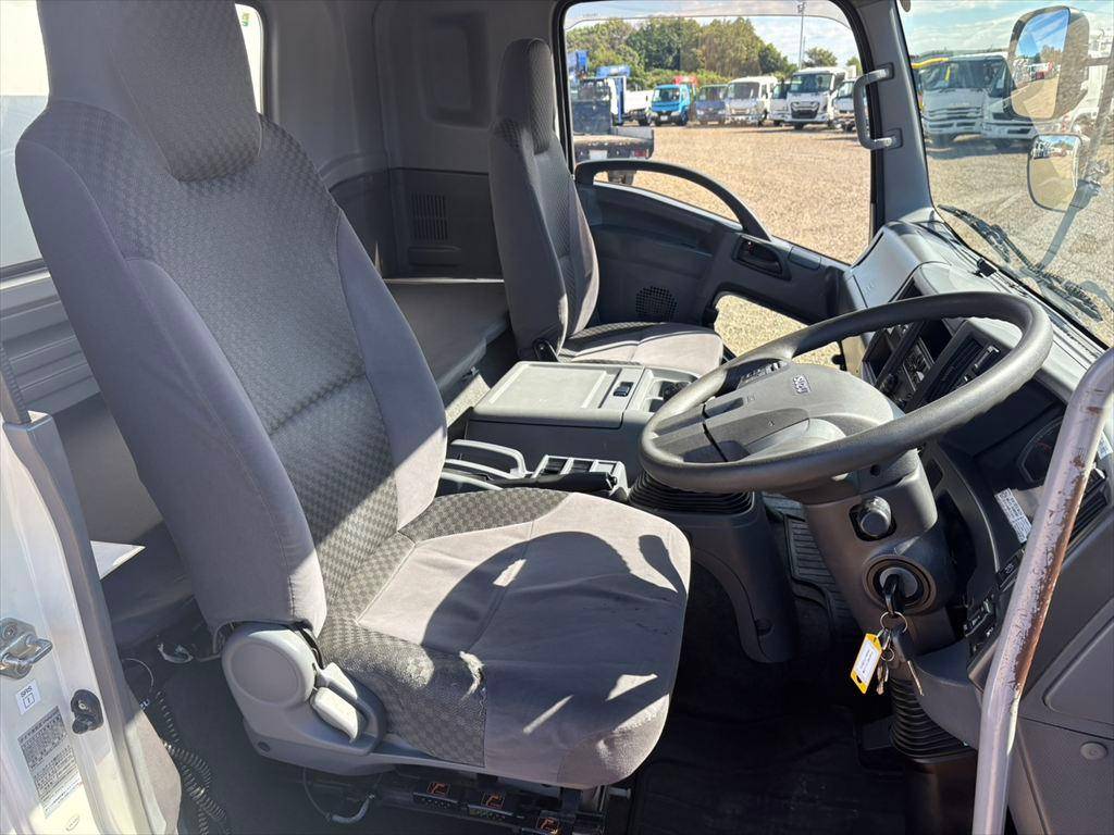 いすゞフォワードアルミウイング中型（4t）[写真21]