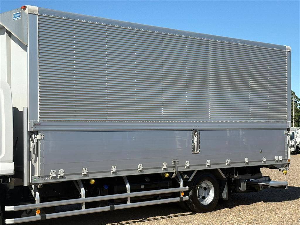 いすゞフォワードアルミウイング中型（4t）[写真06]