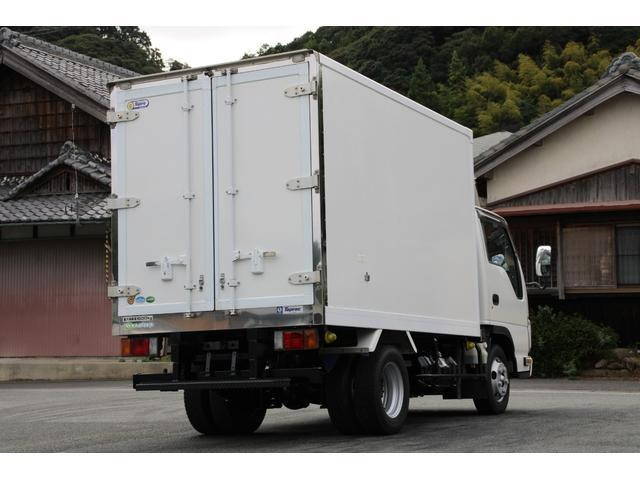 いすゞエルフ冷凍車（冷蔵車）小型（2t・3t）[写真04]