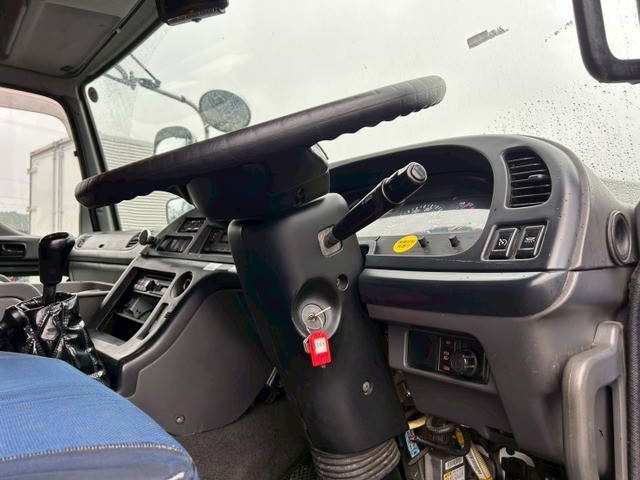 いすゞギガアルミウイング大型（10t）[写真18]