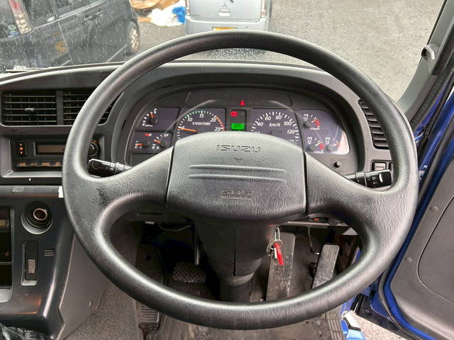 いすゞギガアルミウイング大型（10t）[写真20]