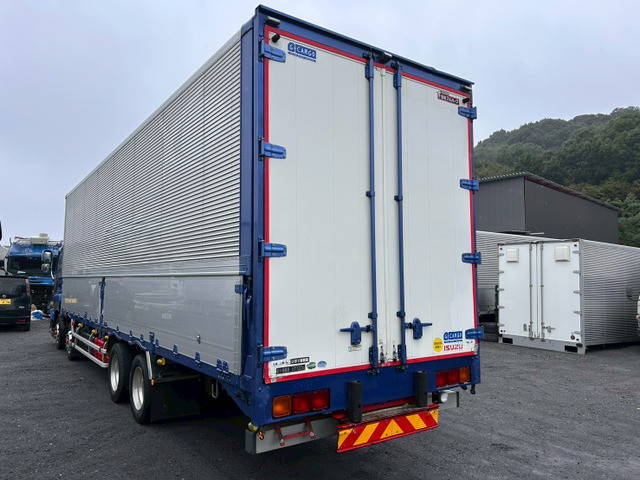 いすゞギガアルミウイング大型（10t）[写真03]