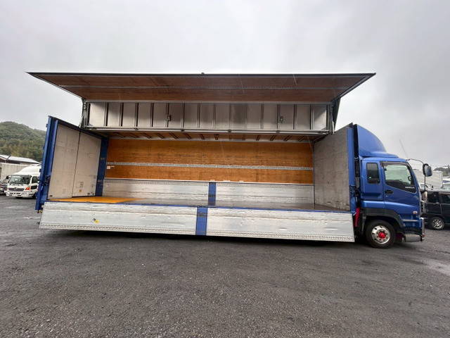 いすゞギガアルミウイング大型（10t）[写真09]