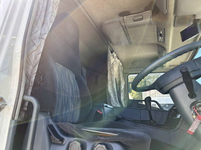 三菱ふそうスーパーグレートコンテナ専用車大型（10t）[写真09]