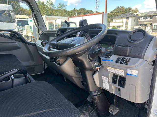 三菱ふそうキャンターアルミバン小型（2t・3t）[写真16]