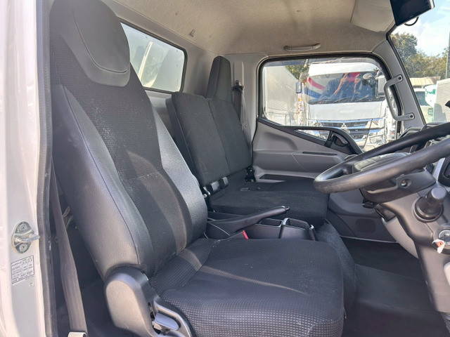 三菱ふそうキャンターアルミバン小型（2t・3t）[写真17]