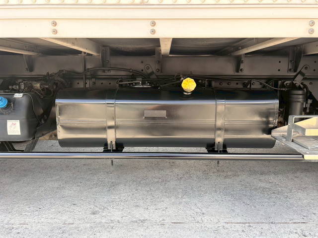 三菱ふそうキャンターアルミバン小型（2t・3t）[写真28]