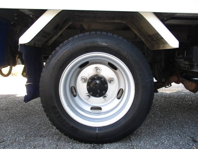 いすゞエルフ冷凍車（冷蔵車）小型（2t・3t）[写真13]