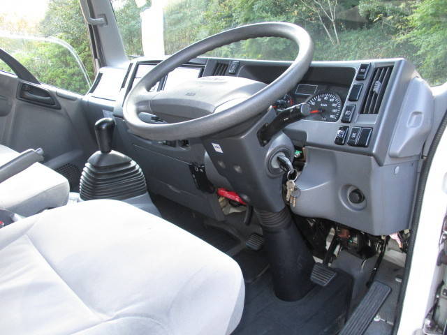 いすゞエルフ冷凍車（冷蔵車）小型（2t・3t）[写真14]