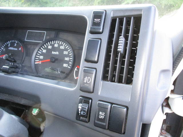 いすゞエルフ冷凍車（冷蔵車）小型（2t・3t）[写真17]