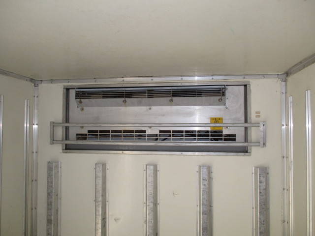 いすゞエルフ冷凍車（冷蔵車）小型（2t・3t）[写真07]