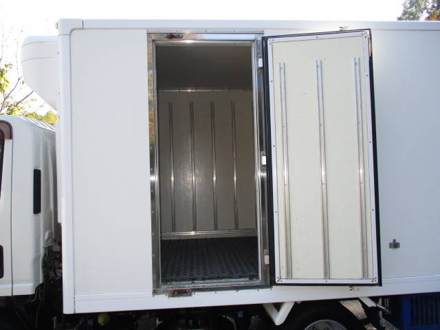 いすゞエルフ冷凍車（冷蔵車）小型（2t・3t）[写真08]