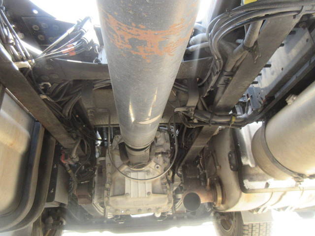 UDトラックスクオントレーラーヘッド（トラクターヘッド）大型（10t）[写真15]