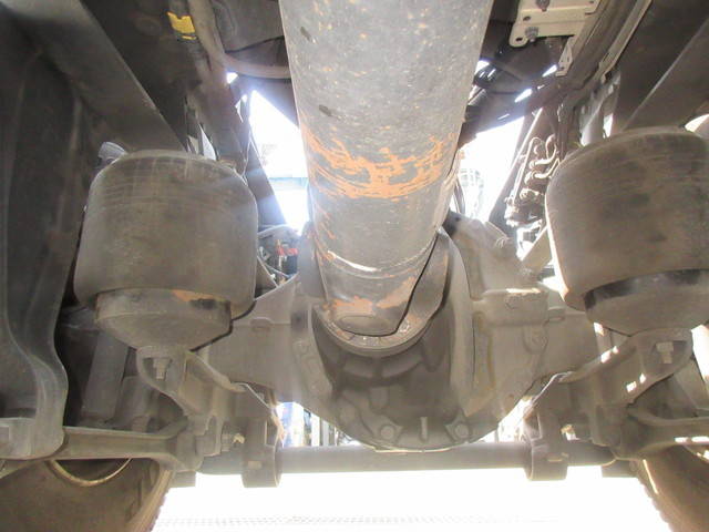 UDトラックスクオントレーラーヘッド（トラクターヘッド）大型（10t）[写真16]