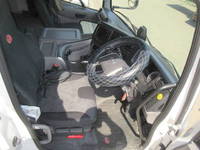 UDトラックスクオントレーラーヘッド（トラクターヘッド）大型（10t）[写真24]