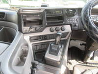 UDトラックスクオントレーラーヘッド（トラクターヘッド）大型（10t）[写真25]