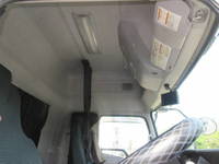 UDトラックスクオントレーラーヘッド（トラクターヘッド）大型（10t）[写真26]