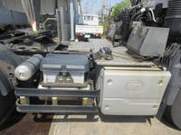 UDトラックスクオントレーラーヘッド（トラクターヘッド）大型（10t）[写真08]