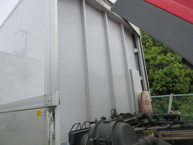 三菱ふそうスーパーグレートアルミウイング大型（10t）[写真12]