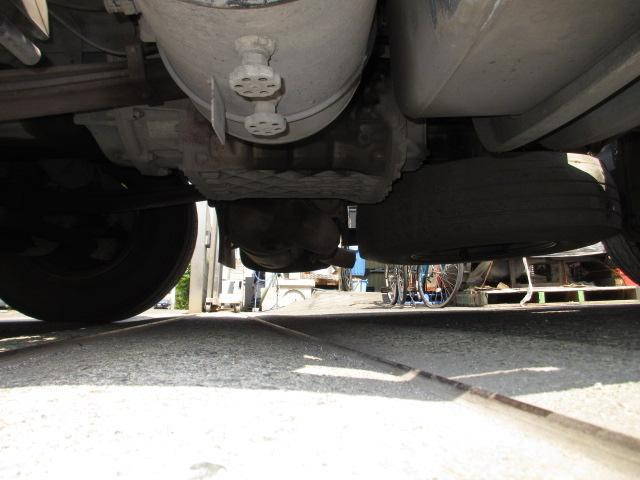 UDトラックスクオントレーラーヘッド（トラクターヘッド）大型（10t）[写真13]