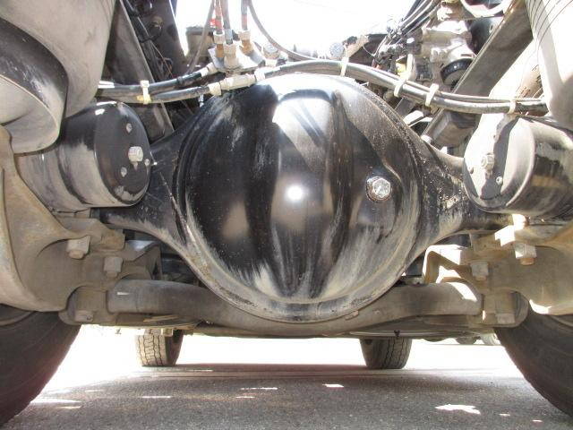 UDトラックスクオントレーラーヘッド（トラクターヘッド）大型（10t）[写真15]