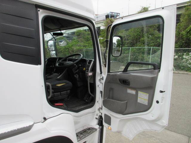 UDトラックスクオントレーラーヘッド（トラクターヘッド）大型（10t）[写真17]