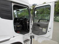 UDトラックスクオントレーラーヘッド（トラクターヘッド）大型（10t）[写真18]