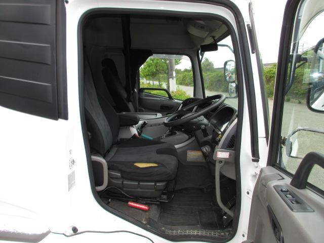 UDトラックスクオントレーラーヘッド（トラクターヘッド）大型（10t）[写真18]