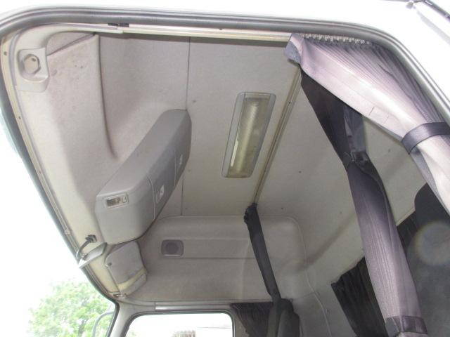 UDトラックスクオントレーラーヘッド（トラクターヘッド）大型（10t）[写真20]