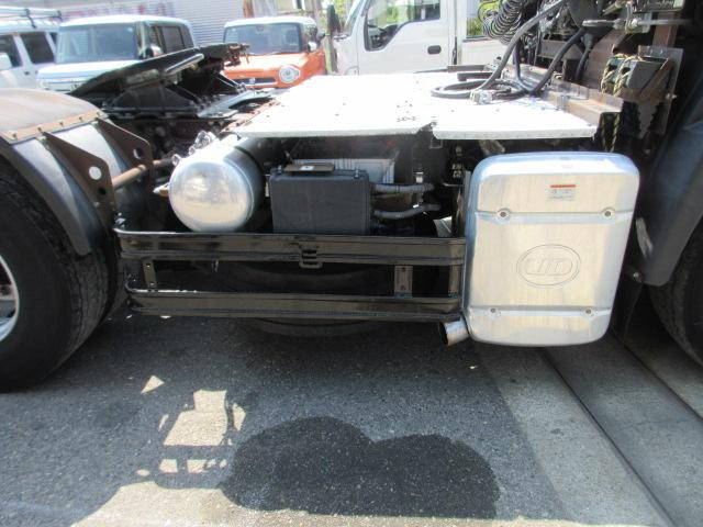 UDトラックスクオントレーラーヘッド（トラクターヘッド）大型（10t）[写真07]