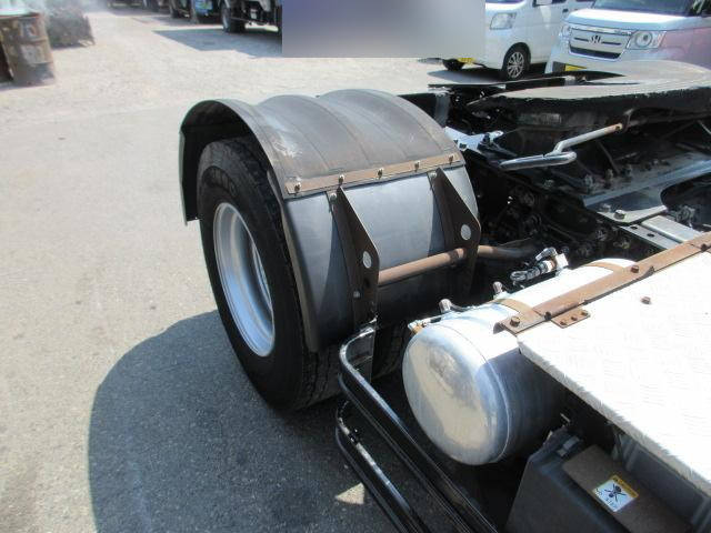 UDトラックスクオントレーラーヘッド（トラクターヘッド）大型（10t）[写真09]