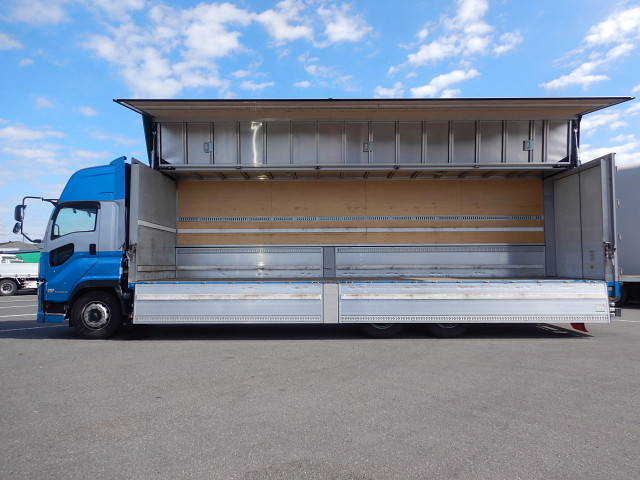 いすゞギガアルミウイング大型（10t）[写真11]