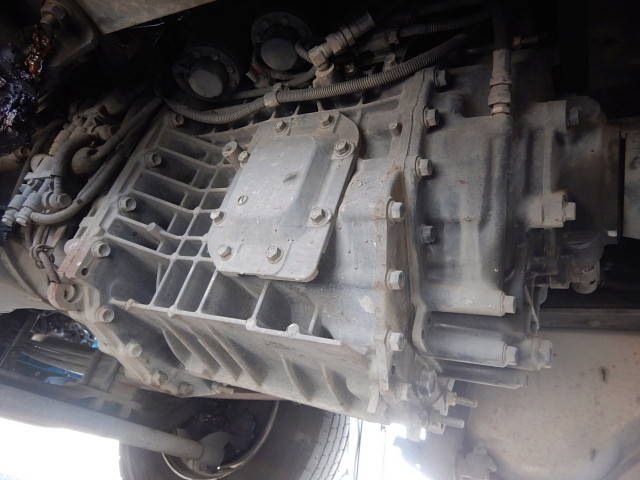 いすゞギガアルミウイング大型（10t）[写真12]