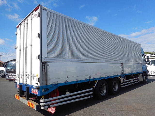 いすゞギガアルミウイング大型（10t）[写真02]