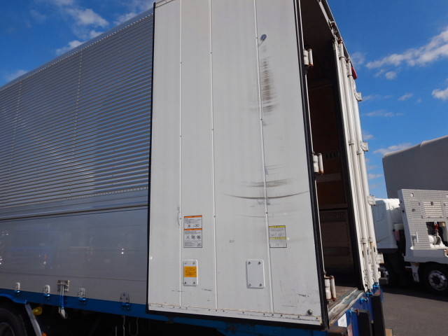 いすゞギガアルミウイング大型（10t）[写真38]