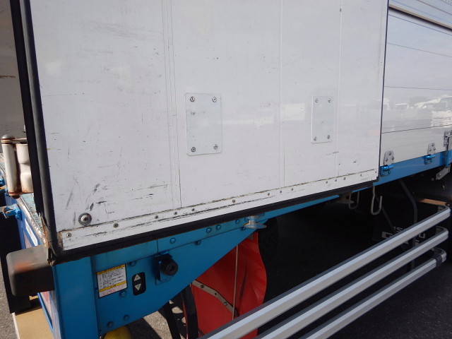 いすゞギガアルミウイング大型（10t）[写真39]