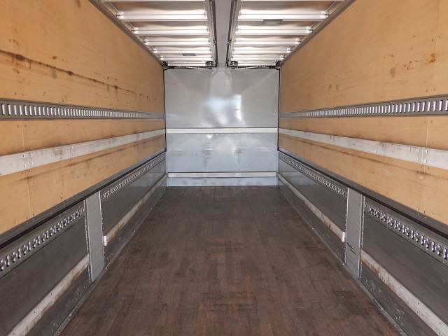 いすゞギガアルミウイング大型（10t）[写真08]