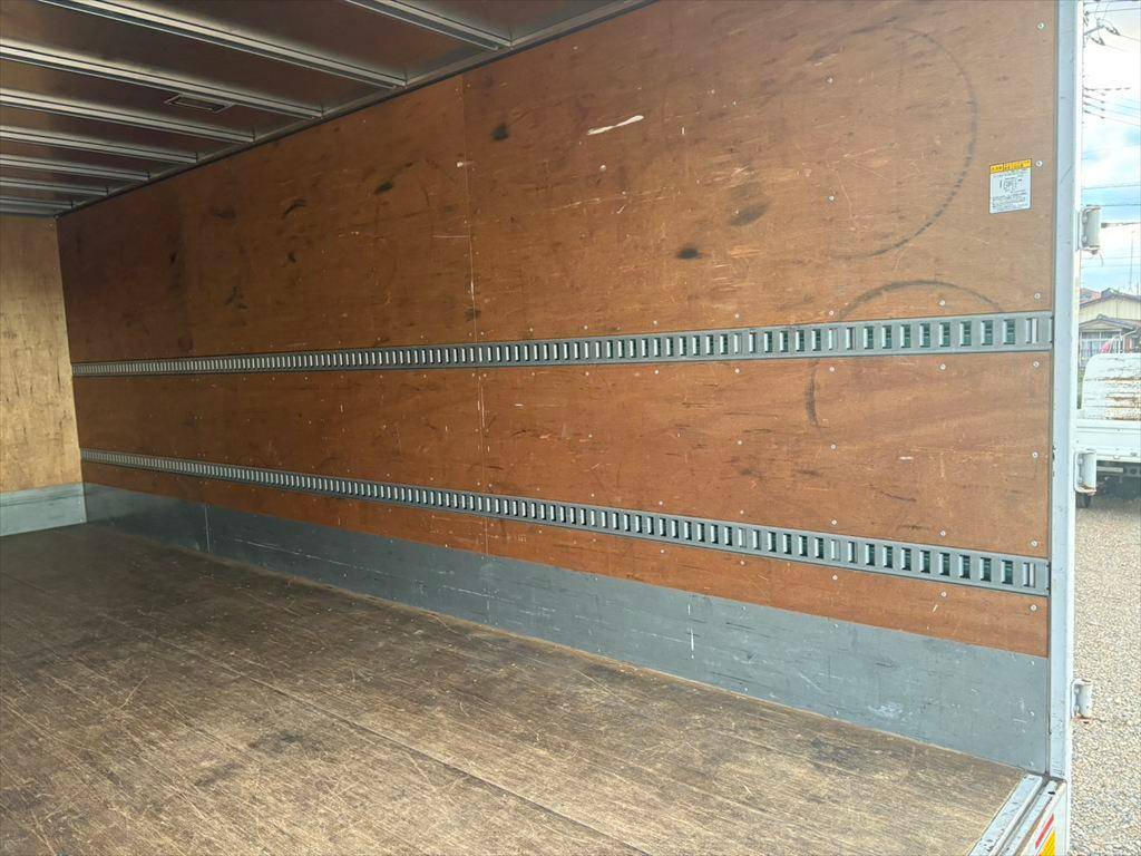 日野レンジャーアルミバン中型（4t）[写真10]