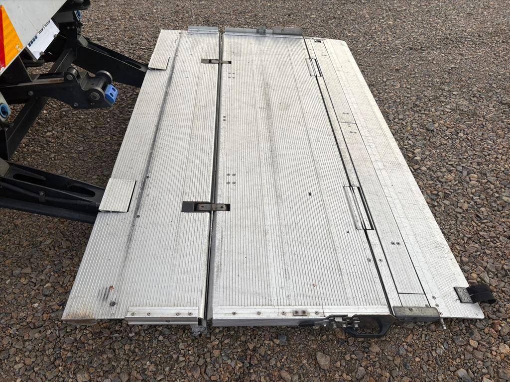 日野レンジャーアルミバン中型（4t）[写真11]