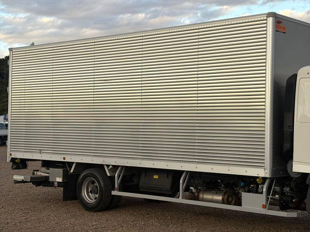 日野レンジャーアルミバン中型（4t）[写真05]