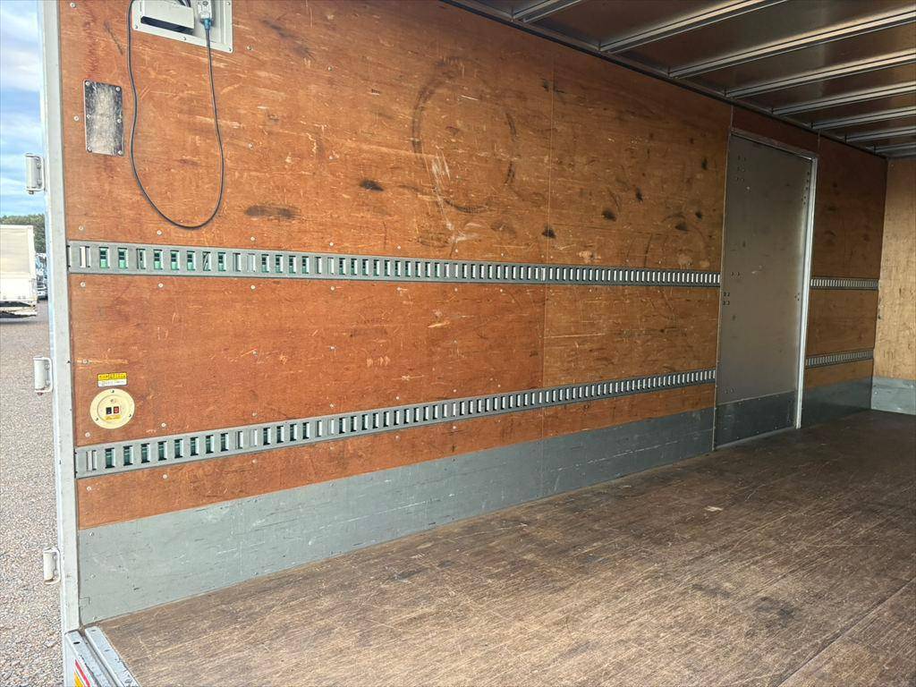 日野レンジャーアルミバン中型（4t）[写真09]