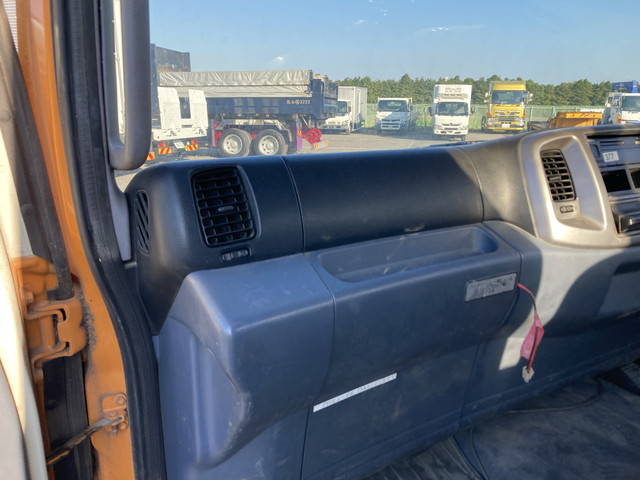 日野レンジャーコンクリートポンプ車増トン（6t・8t）[写真33]