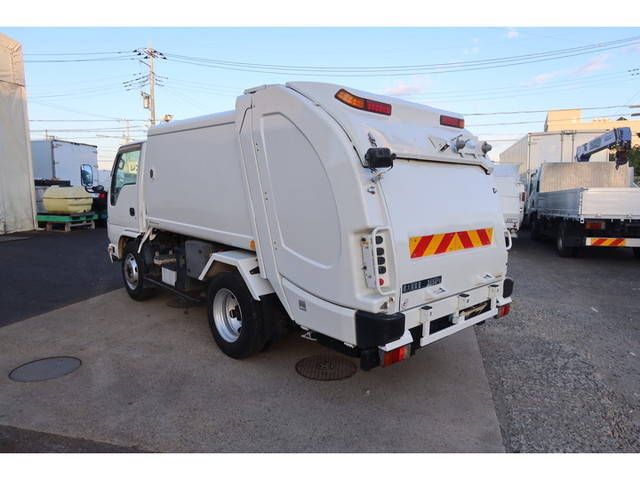 いすゞエルフパッカー車（塵芥車）小型（2t・3t）[写真03]