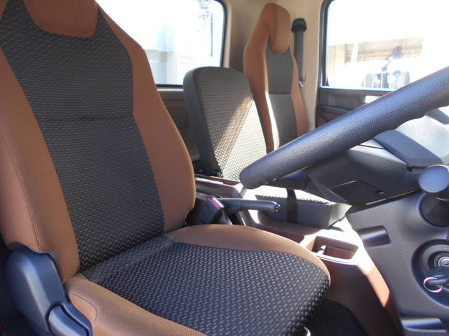 日野レンジャー平ボディ中型（4t）[写真26]